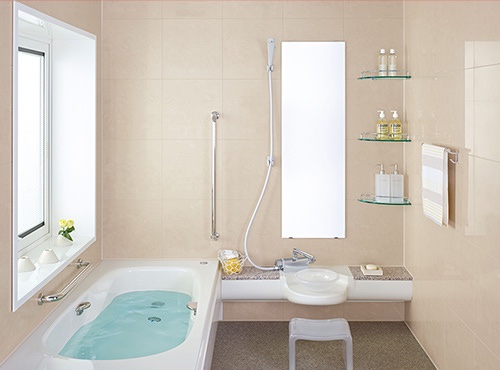 Kamar mandi Rumah Menshin dengan bathtub