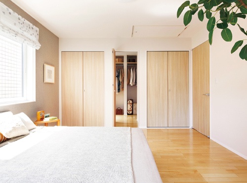 Built-in wardrobe kamar tidur Rumah Menshin